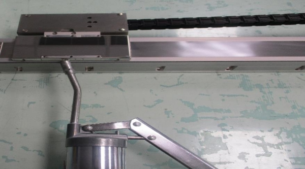 直線電機注油點注油.jpg 直線電機注油點注油.jpg